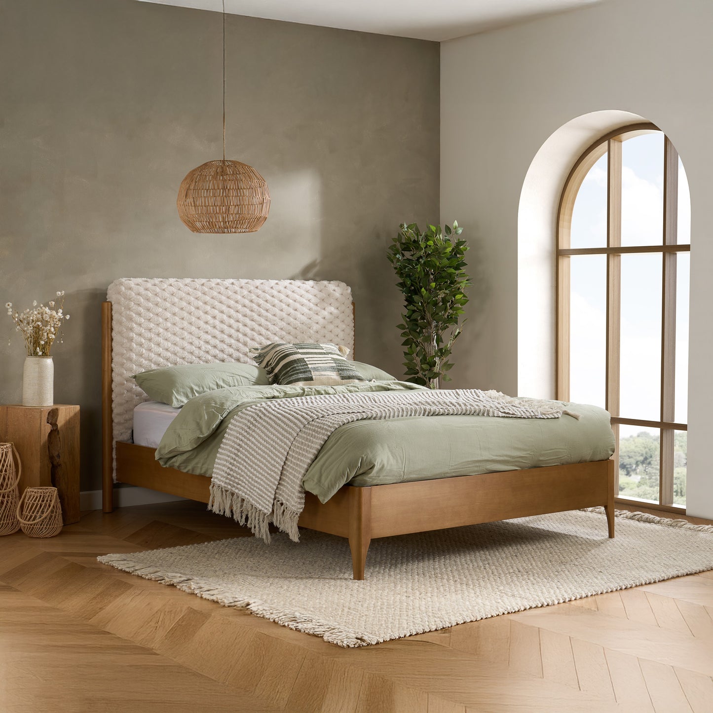 Hatti King Bed