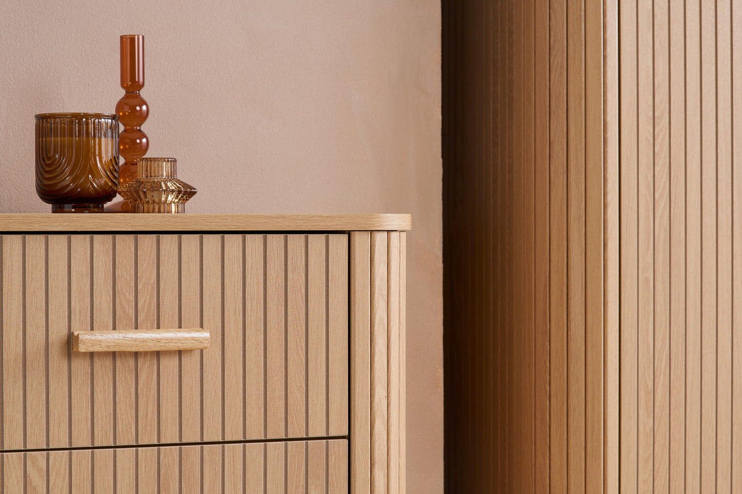 Axel 5 Drawer Fluted Chest