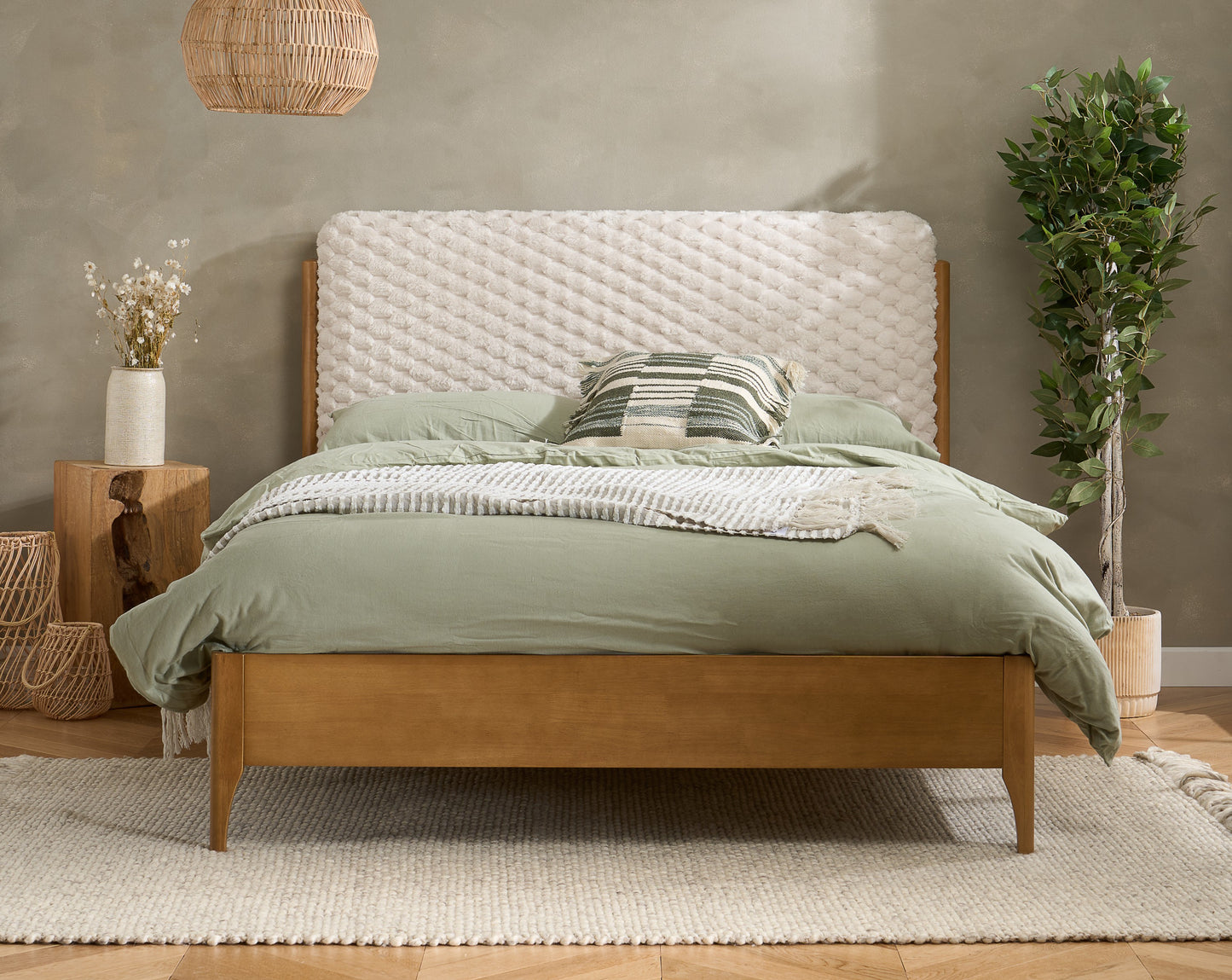 Hatti Double Bed