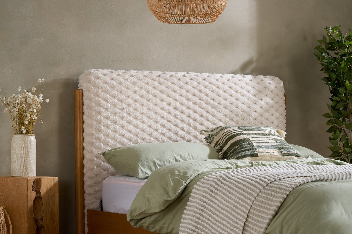 Hatti Double Bed